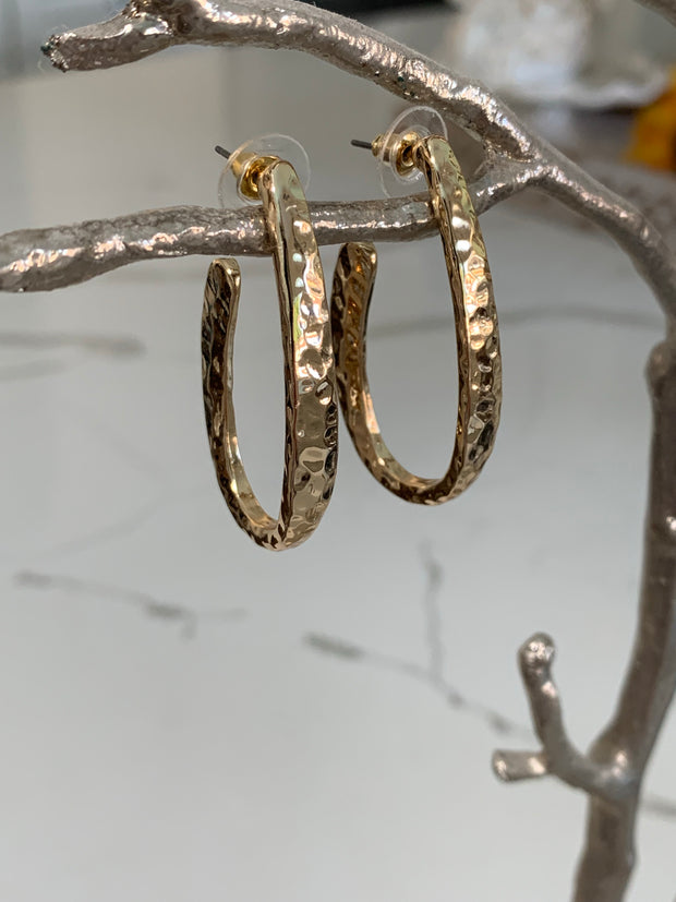 Hammered Hoop in Shiny Gold